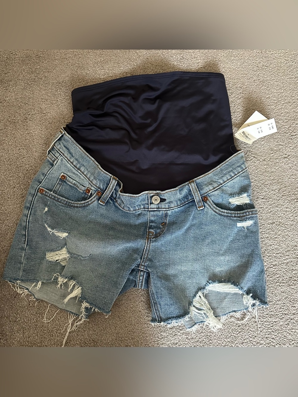 🆕 NWT Abercrombie the mom 4” Jean shorts